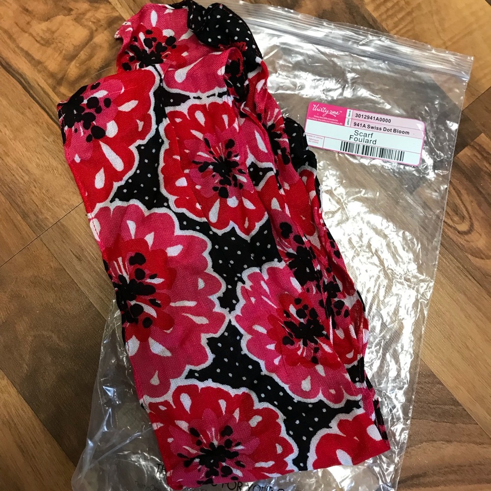 NWT Thirty one Floral scarf